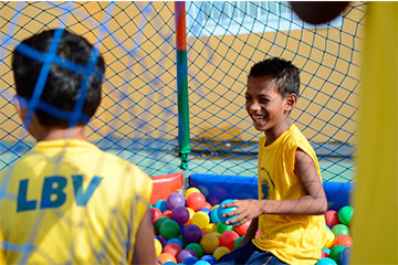 Alunos em recreação da Associação LBV recreação lbv